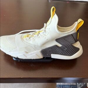Nike Huarache (unisex) Athletic Shoes White, Yellow, Dark brown.
